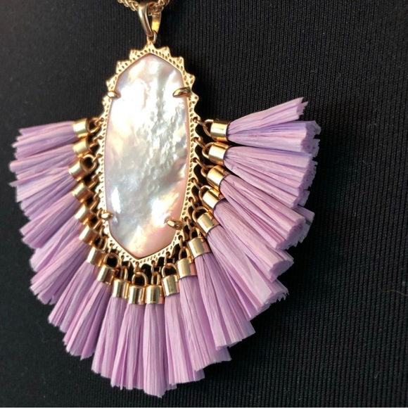 Kendra Scott Betsy Necklace Lilac Mother of Pearl - Picture 2 of 6